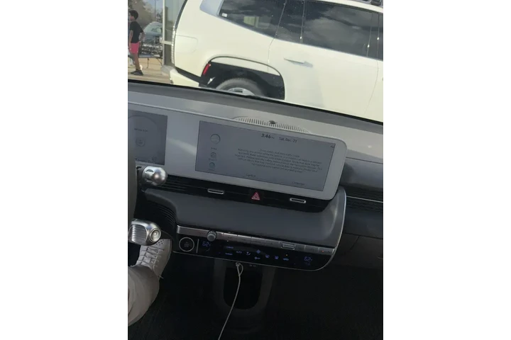 $21991 : Hyundai IONIQ 5 2022 SE 4dr image 2