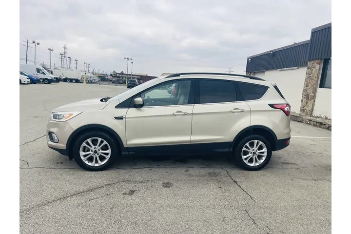 $8450 : 2017 Escape SE image 4