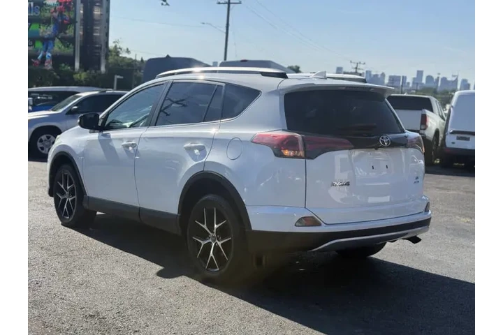 $17995 : 2016 RAV4 SE image 8