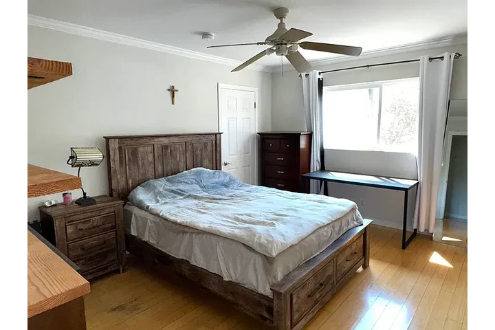 $1100 : Room for rent image 3
