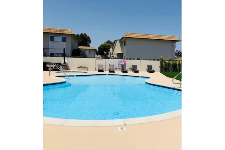 $2699 : HUGE 2BD - WESTERLY SHORES image 10