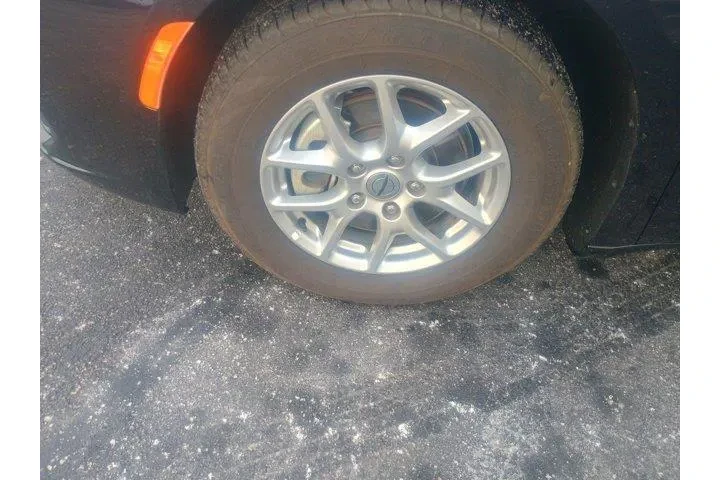 $29995 : Chrysler Pacifica 2024 Touri image 4