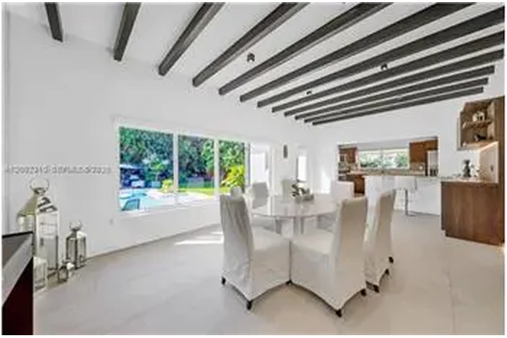 $10000 : Rental property with 3 bedro image 10