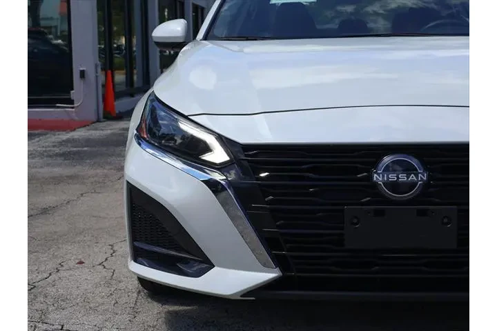 $16990 : Nissan Altima 2023 2.5 SV 4d image 10