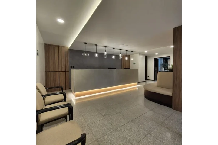 $406000 : Clínica amplia en Venta image 2