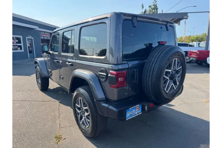 $39998 : 2025 Wrangler Sahara image 9