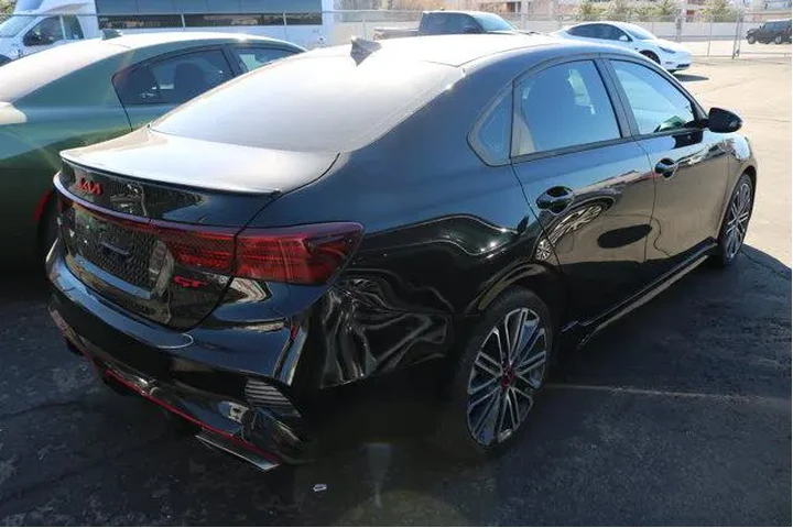 $20315 : Kia Forte 2023 GT 4dr Sedan image 5