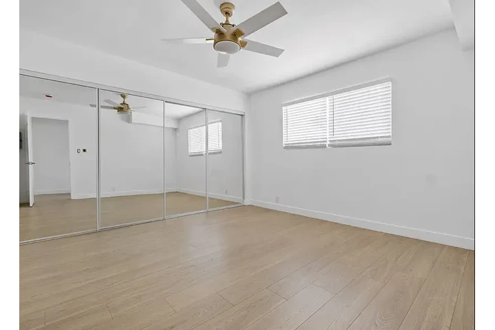 $1400 : 1-Bed  1-Bath in Koreatown now image 4