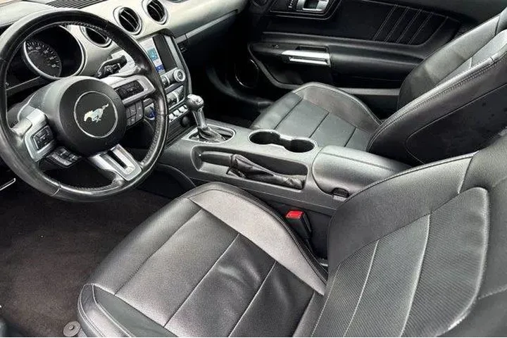 $27485 : Ford Mustang 2023 EcoBoost 2 image 5