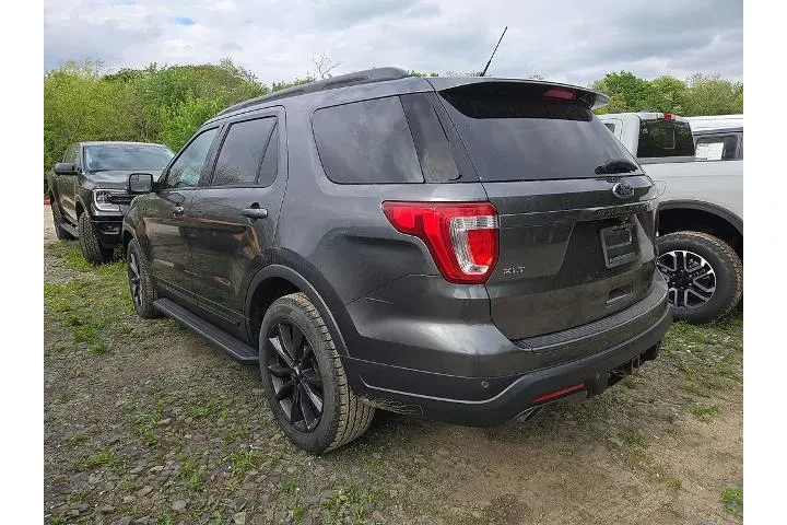 $12343 : Ford Explorer 2018 AWD XLT 4 image 6