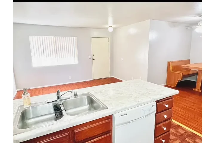 $2195 : 2 recamaras en Gardena listo! image 5