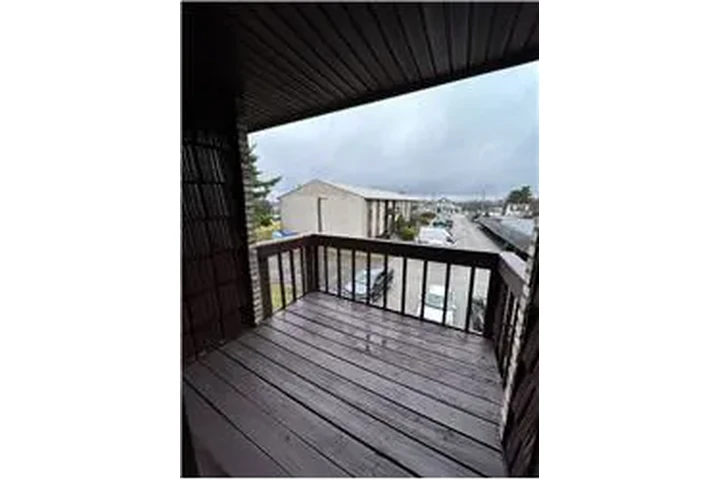 $750 : Rental property with 2 bedro image 7