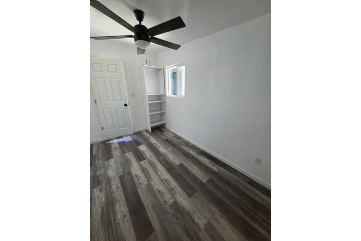 $1500 : Rento Casita 90059 image 9