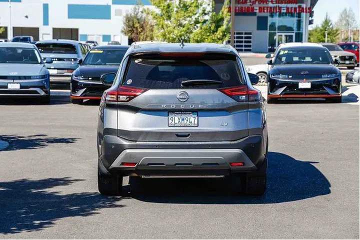 $21991 : Nissan Rogue 2023 SV 4dr Cro image 4