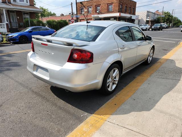 2012 Avenger SXT Plus image 5