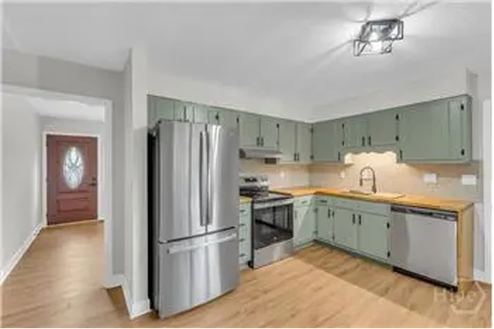 $1950 : Rental property with 3 bedro image 9