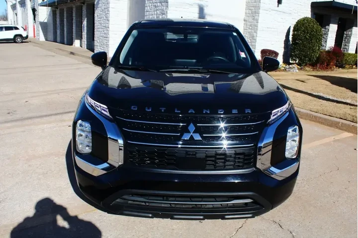 $23157 : Mitsubishi Outlander 2024 ES image 4