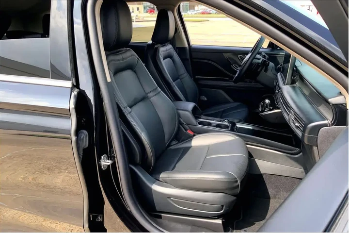 $38556 : Lincoln Corsair 2025 Premier image 9