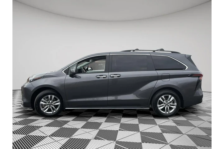 $47778 : 2025 Sienna XLE 7-Passenger image 5