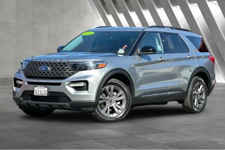 $29900 : Ford Explorer 2022 AWD XLT 4 image 2