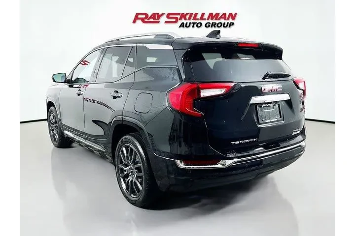 $29975 : GMC Terrain 2023 AWD Denali image 5