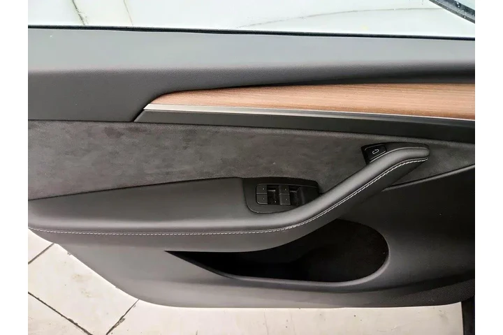 $37998 : Tesla Model Y 2023 AWD Long image 10