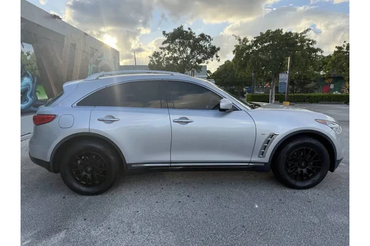 $13995 : 2017 QX70 image 6