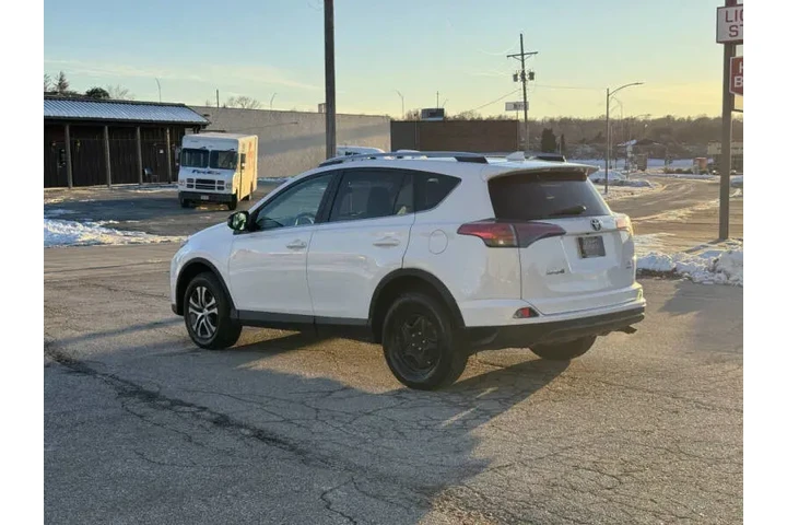 $14650 : 2016 RAV4 LE image 3