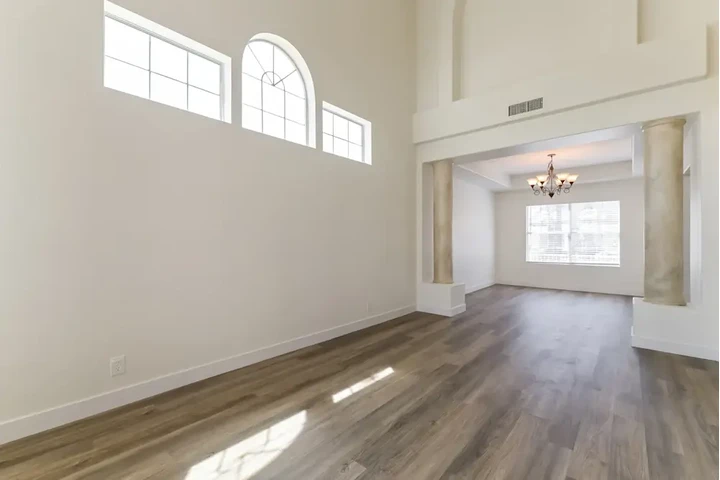 $1680 : 5Bedroom And 3Bathroom image 3