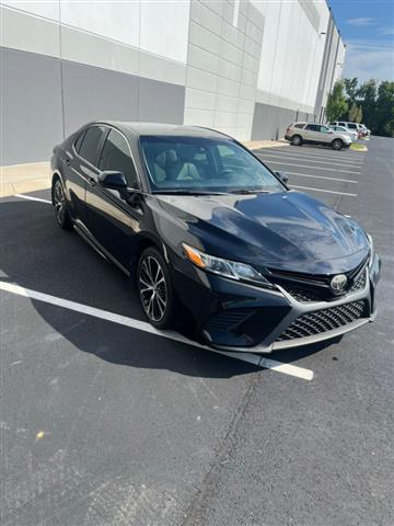 $15999 : 2018 Camry SE image 4