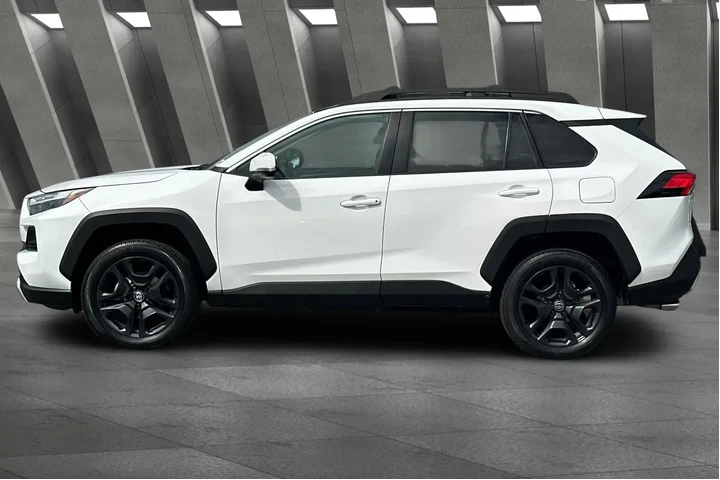 $27900 : Toyota RAV4 2023 AWD Adventu image 10
