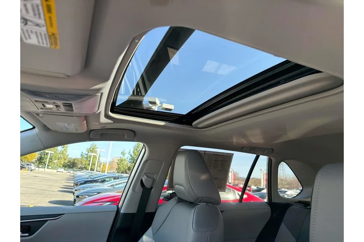 $38987 : Toyota RAV4 2025 AWD XLE Pre image 9