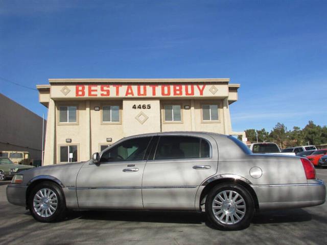 $6995 : 2004 Town Car Signature image 6