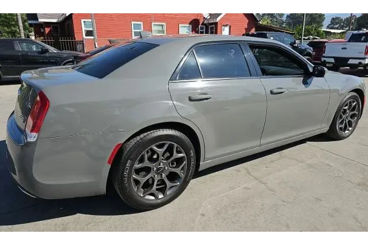 $24800 : Chrysler 300 2018 AWD S 4dr image 2