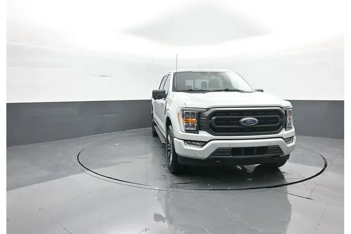 $38938 : Ford F-150 2023 4x4 XLT 4dr image 2