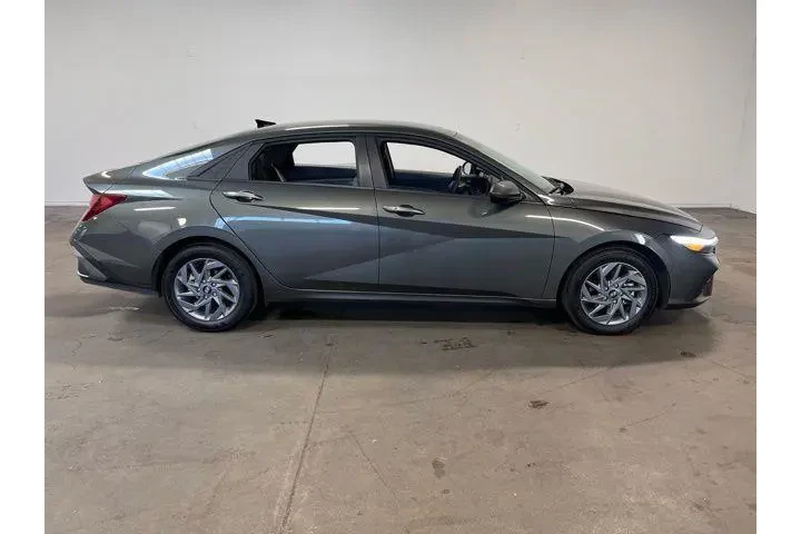 $20746 : Hyundai ELANTRA 2024 SEL 4dr image 2