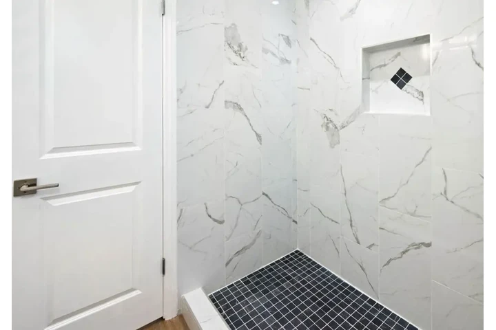 $2100 : Spacious 2 Bedroom House in LA image 9