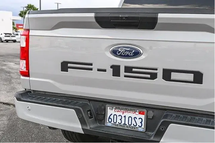 Ford F-150 2023 4x2 XL 4dr S image 10