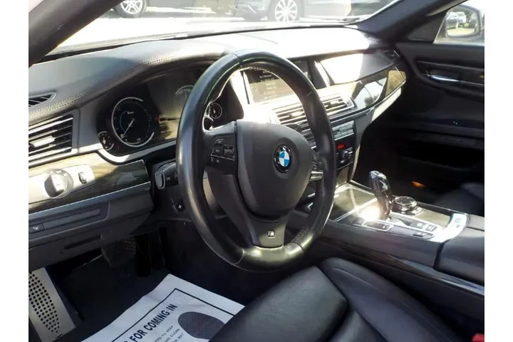 $12737 : 2014 7-Series 750i image 10