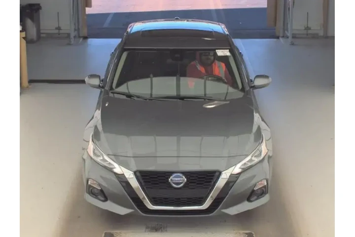 $18879 : Nissan Altima 2022 2.5 SL 4d image 2