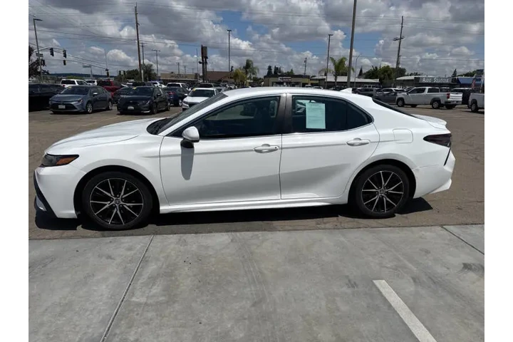 $18999 : 2021 Camry SE image 3