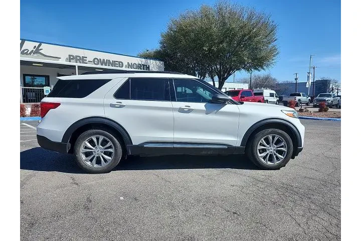 $25998 : Ford Explorer 2023 XLT 4dr S image 2