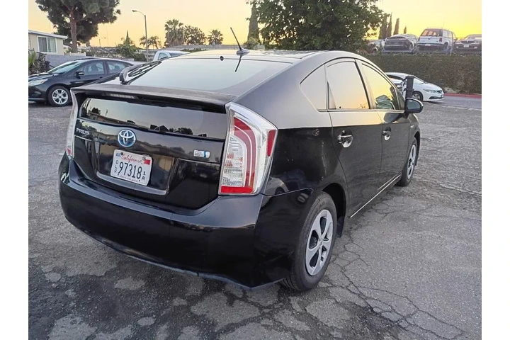 $5800 : 2012 toyota prius image 4