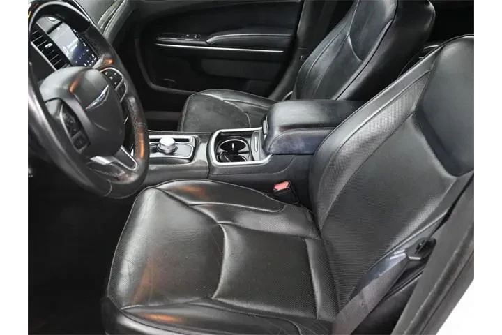 $20869 : Chrysler 300 2020 Limited 4d image 6