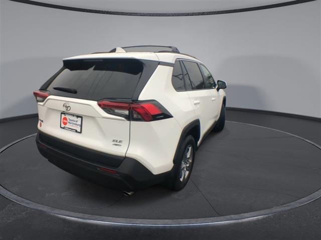 $31000 : PRE-OWNED 2022 TOYOTA RAV4 XLE image 8