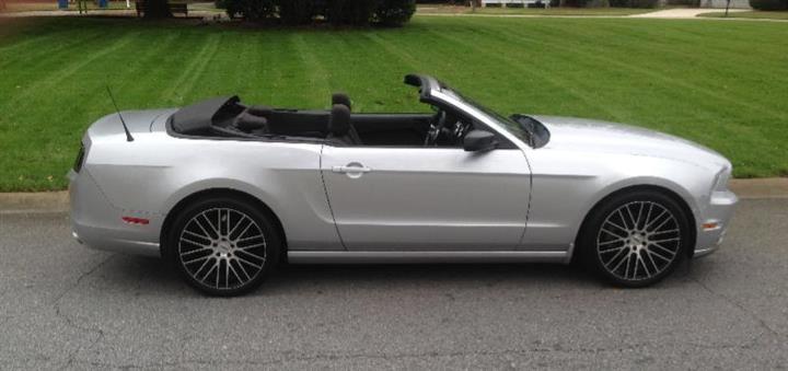 $7700 : 2014 Ford Mustang Convertible image 2