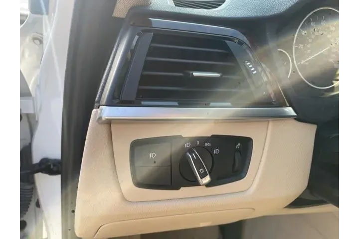 $11992 : BMW 3 Series 2014 320i 4dr S image 7