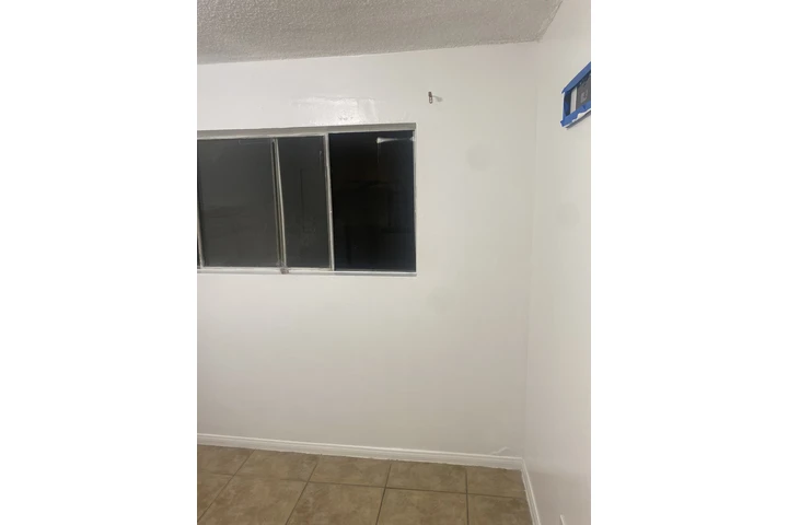 $1000 : Se renta cuarto image 3