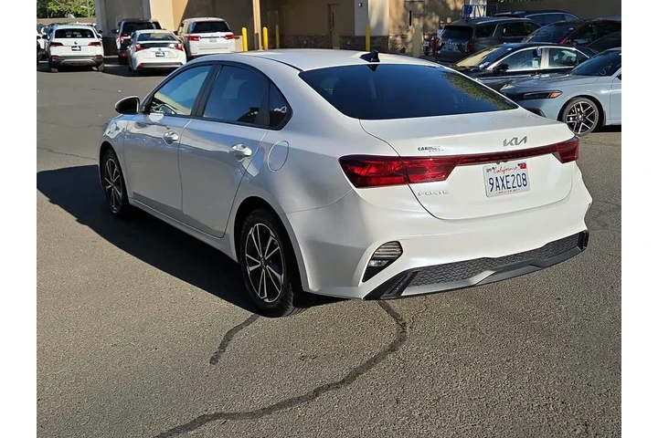 $18998 : Kia Forte 2022 LXS 4dr Sedan image 7
