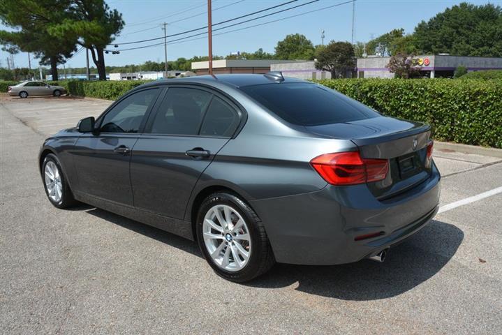 2018 BMW 3 Series 320i image 10